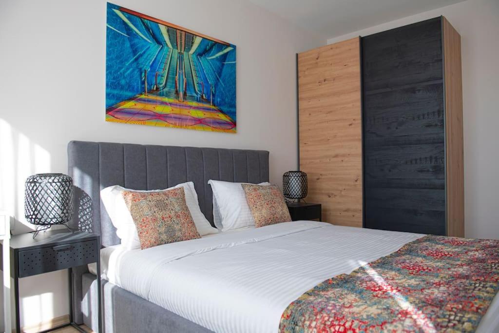 Madrid: A Modern 2-Bedroom Apartment With Parking Sofie Exteriér fotografie