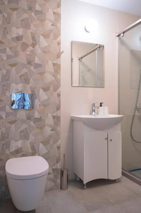 Madrid: A Modern 2-Bedroom Apartment With Parking Sofie Exteriér fotografie